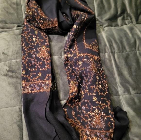 Scarf - Picture 1 of 2